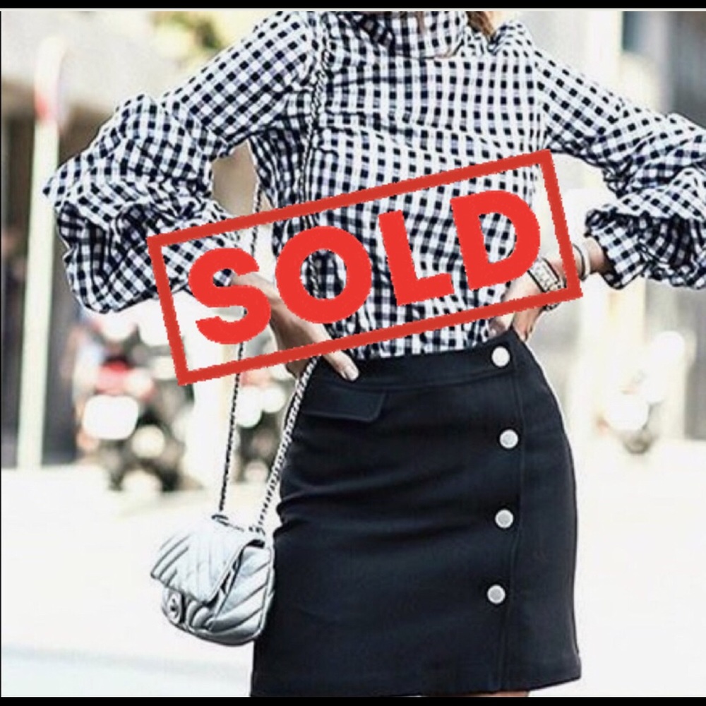 SOLD ✅Ruffle blouse with black and white squares